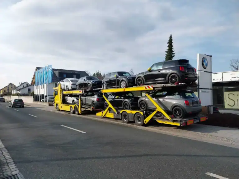 Fahrzeugüberführung im B2B-Bereich: Ablauf, Vorteile und Kosten